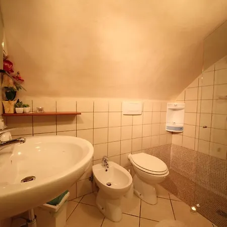 Don Gino לינה וארוחת בוקר 4*